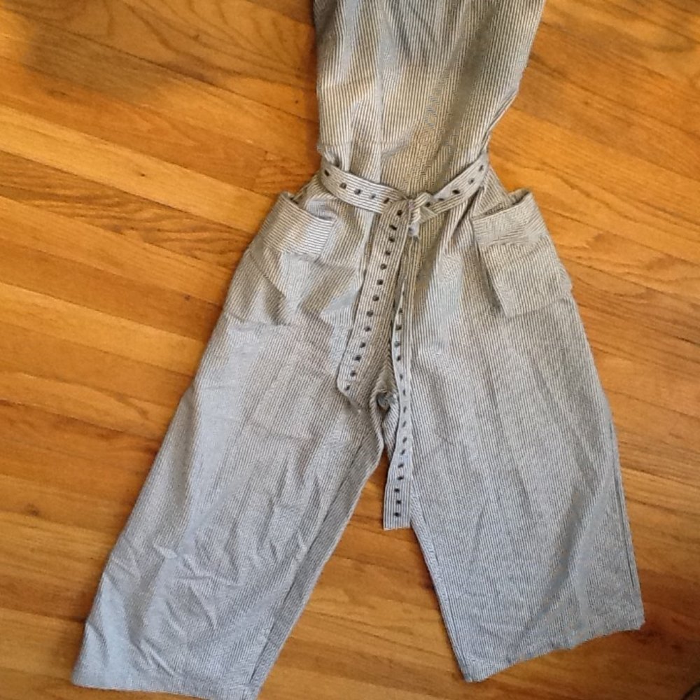 Urban Outfitters Super Cute Modern "Overall" Jumpsuit - Picture 4 of 6